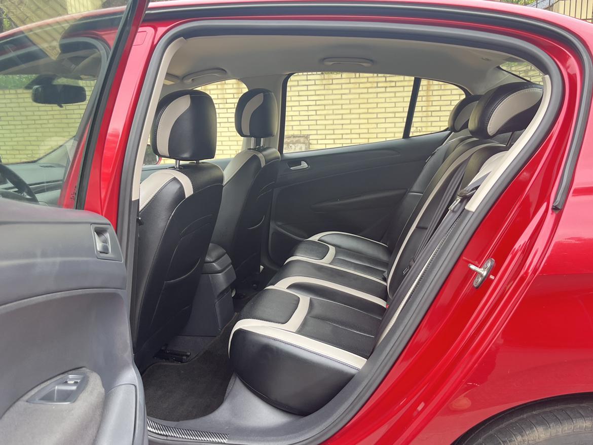 Peugeot 308 2016 thumb 6