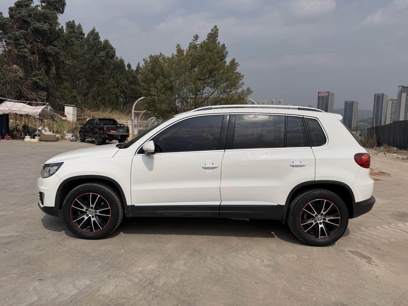 Volkswagen Tiguan 2015 thumb 2
