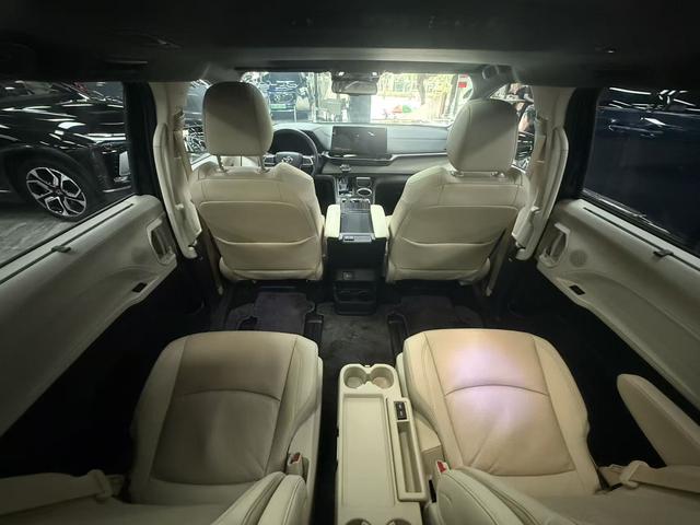 Toyota Sienna 2021 thumb 2