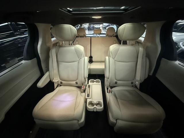 Toyota Sienna 2021 thumb 3