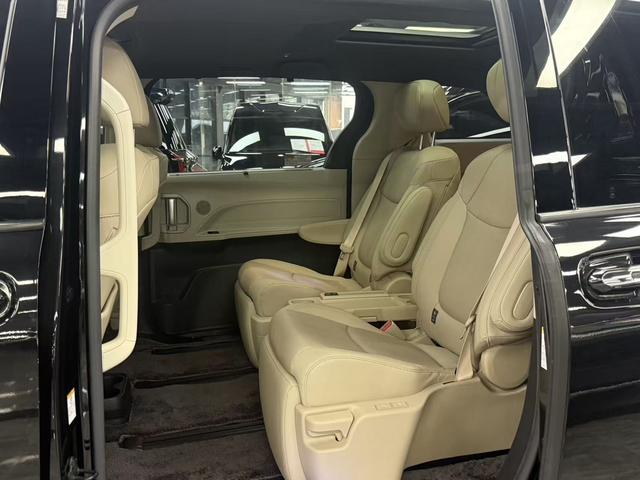 Toyota Sienna 2021 thumb 4