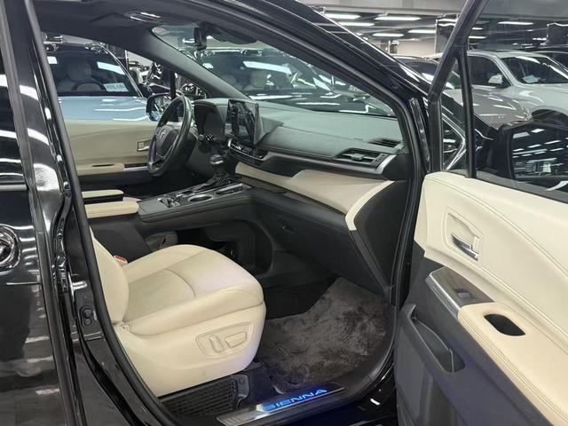 Toyota Sienna 2021 thumb 5