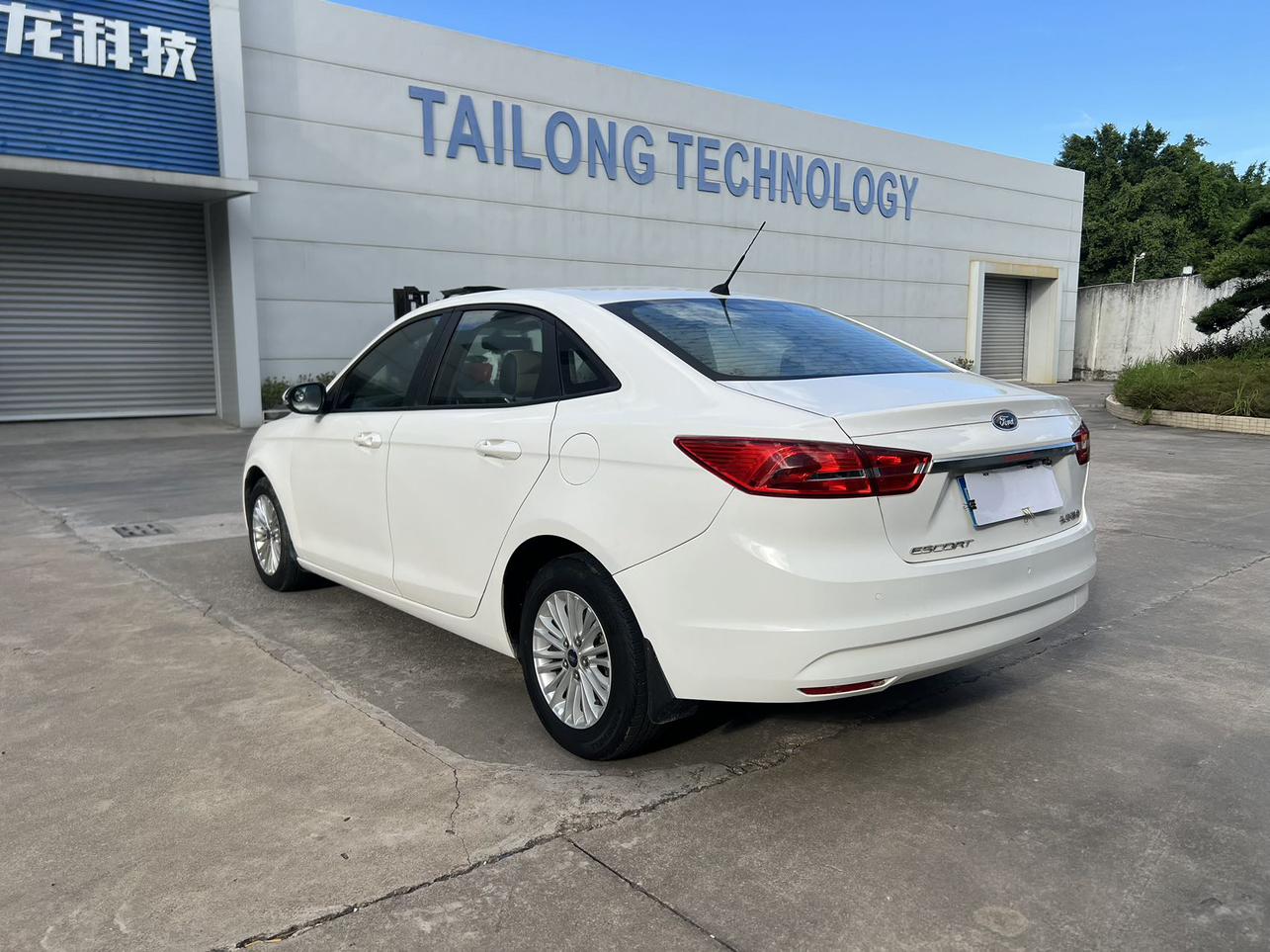 Ford Focus 2017 thumb 11