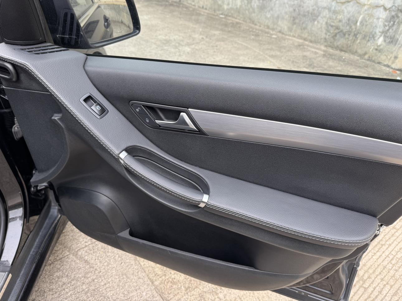 Mercedes-Benz R-Class 2015 thumb 10