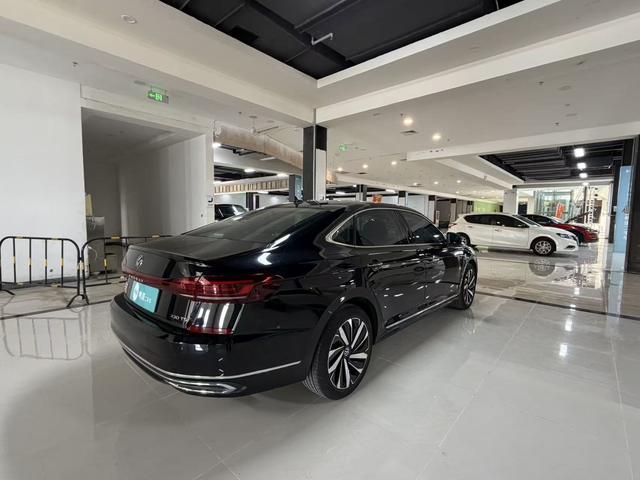 Volkswagen Passat 2023 thumb 3