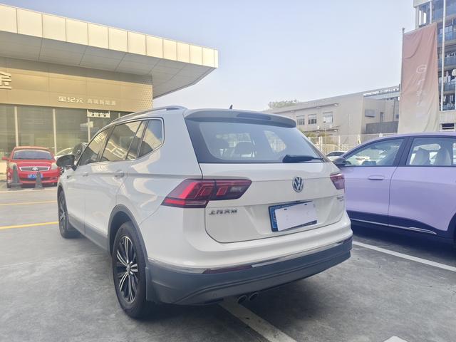Volkswagen Tiguan 2019 thumb 2