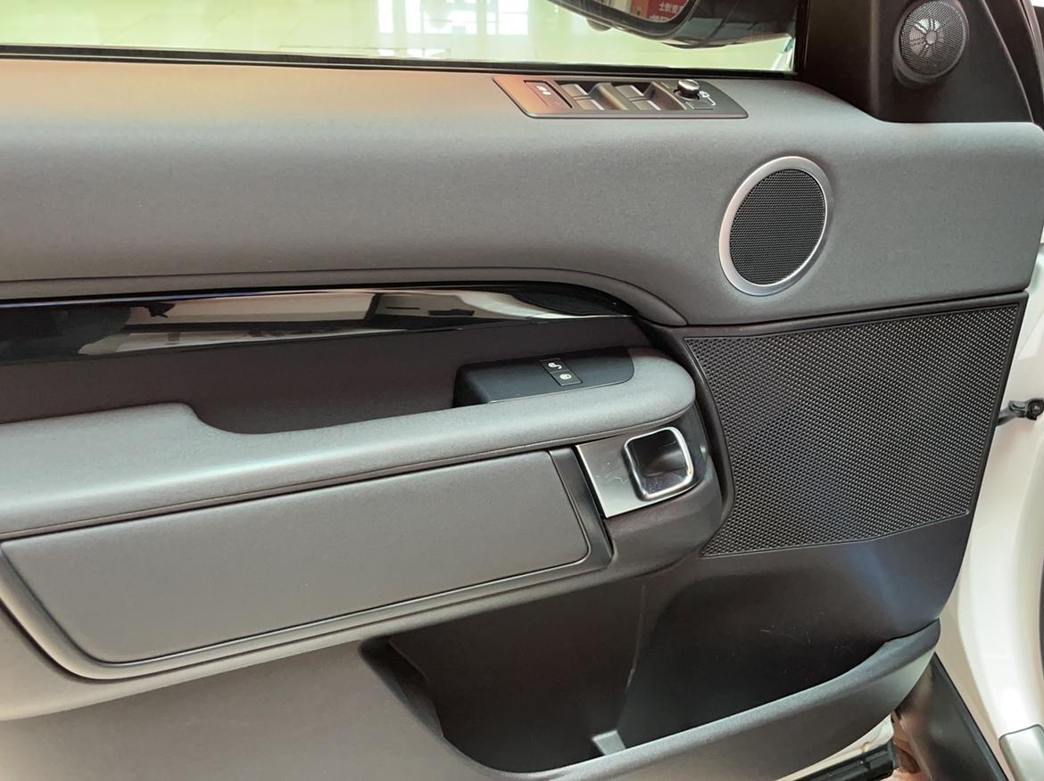 Land Rover Discovery 2018 thumb 7