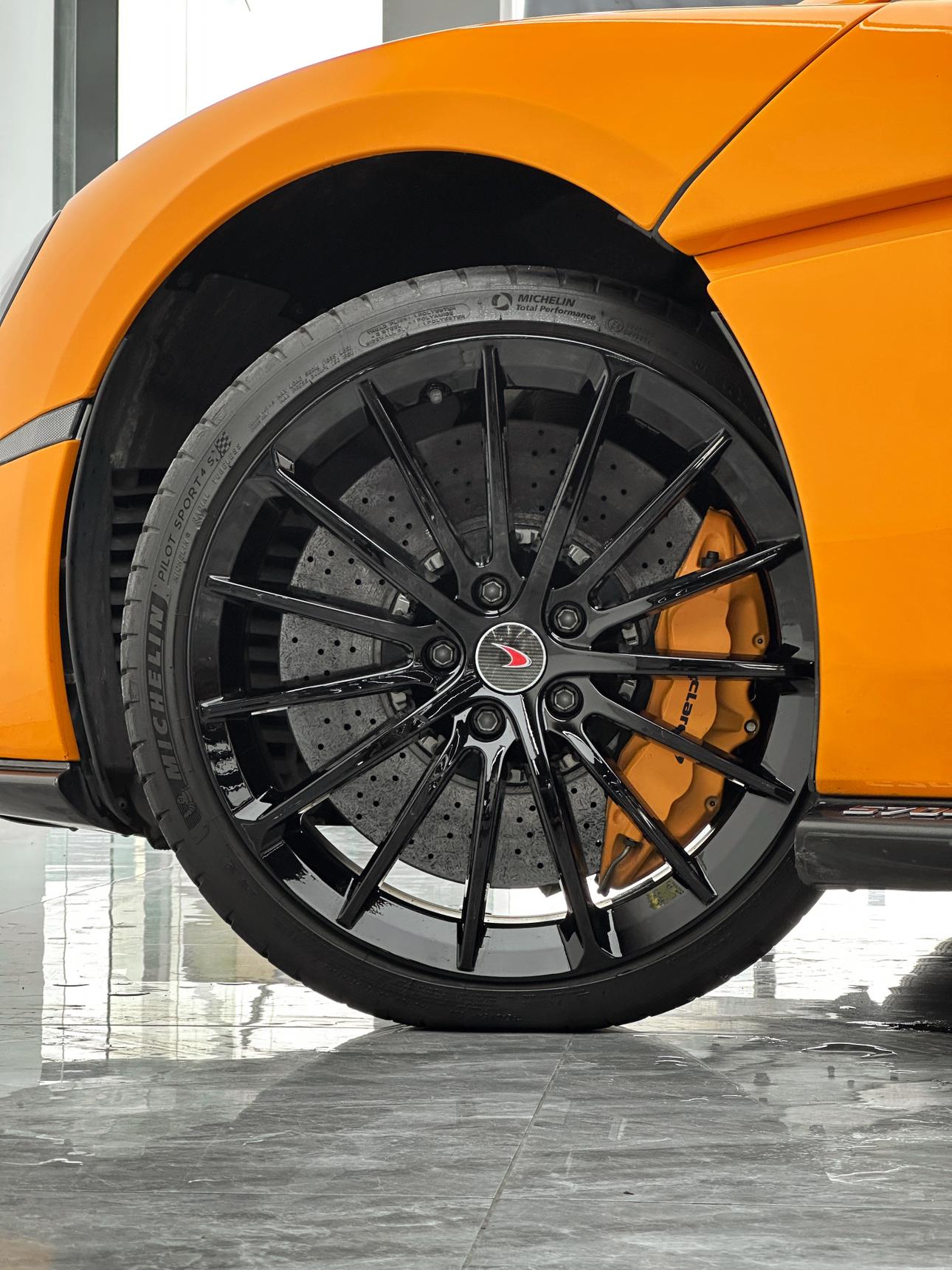 McLaren 570S 2019 thumb 11