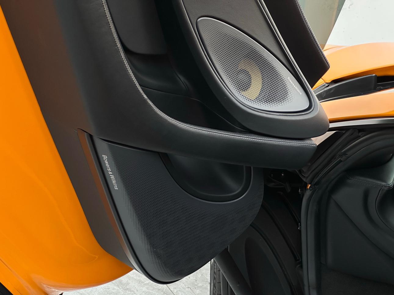 McLaren 570S 2019 thumb 12