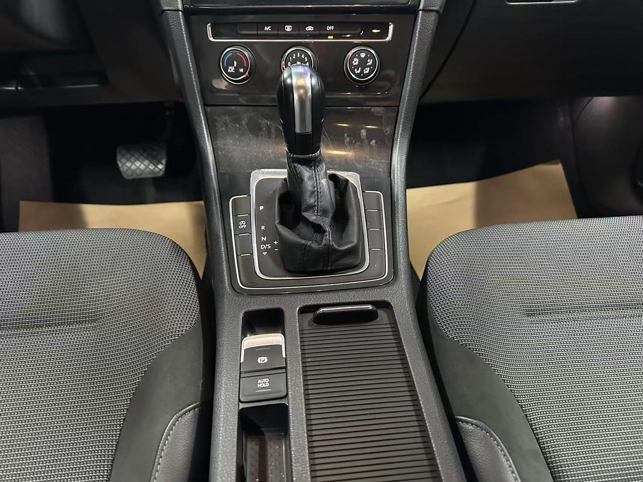 Volkswagen Golf 2018 thumb 11