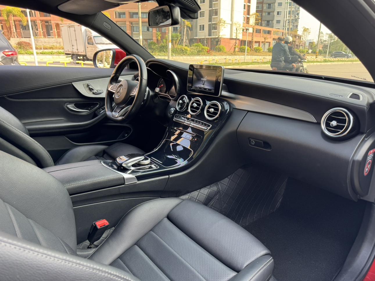 Mercedes-Benz C-Class 2018 thumb 6