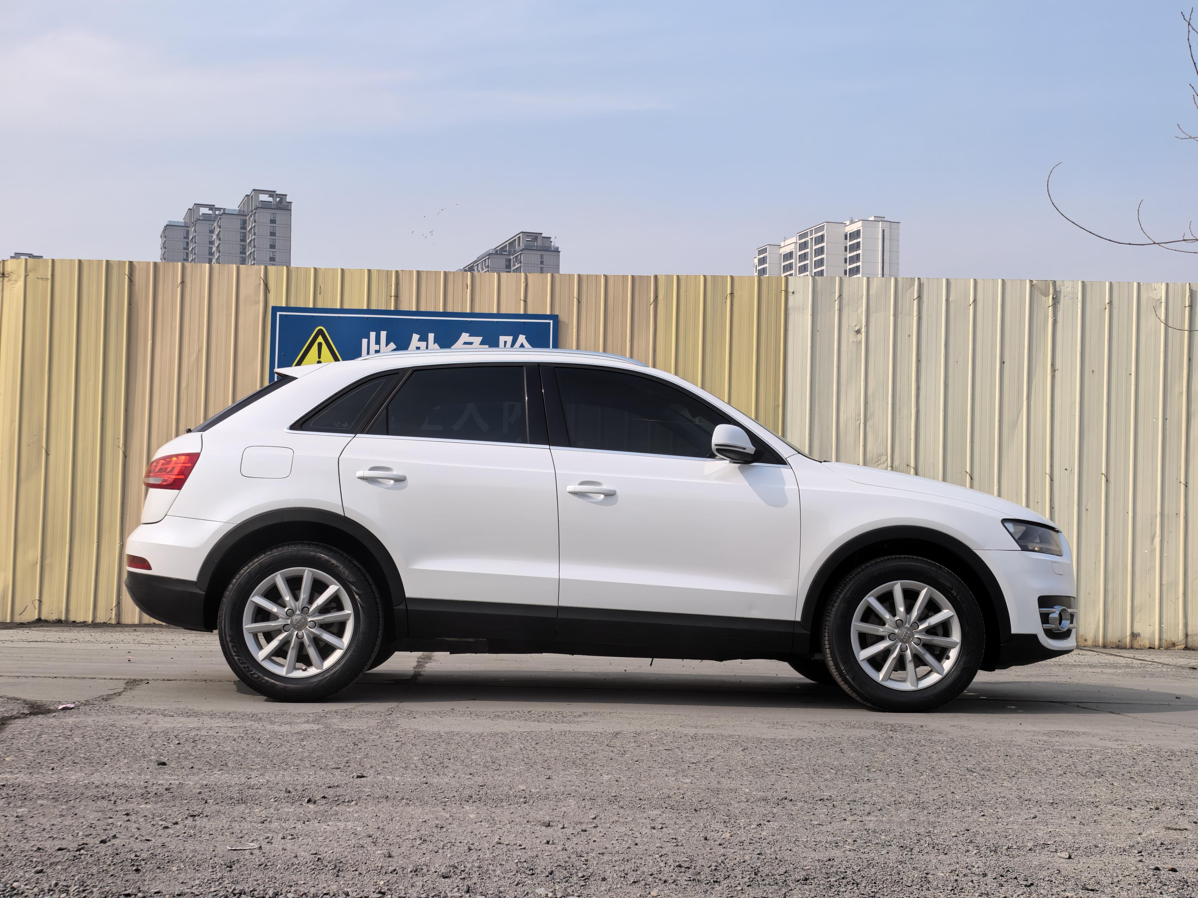 Audi Q3 2015 thumb 5