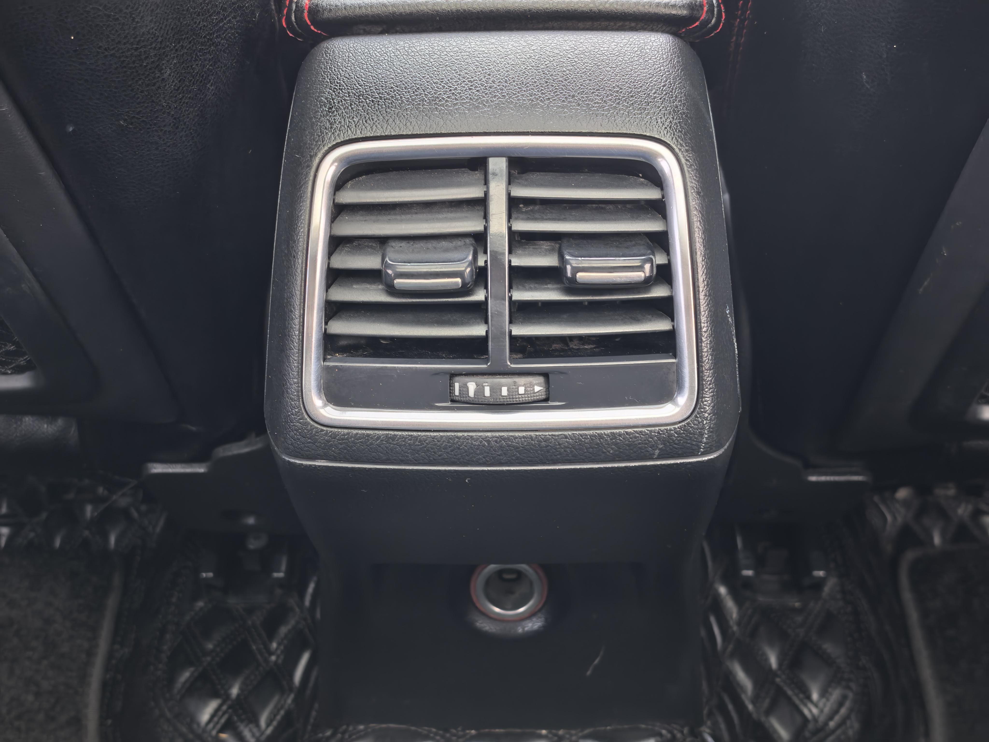 Audi Q3 2015 thumb 7