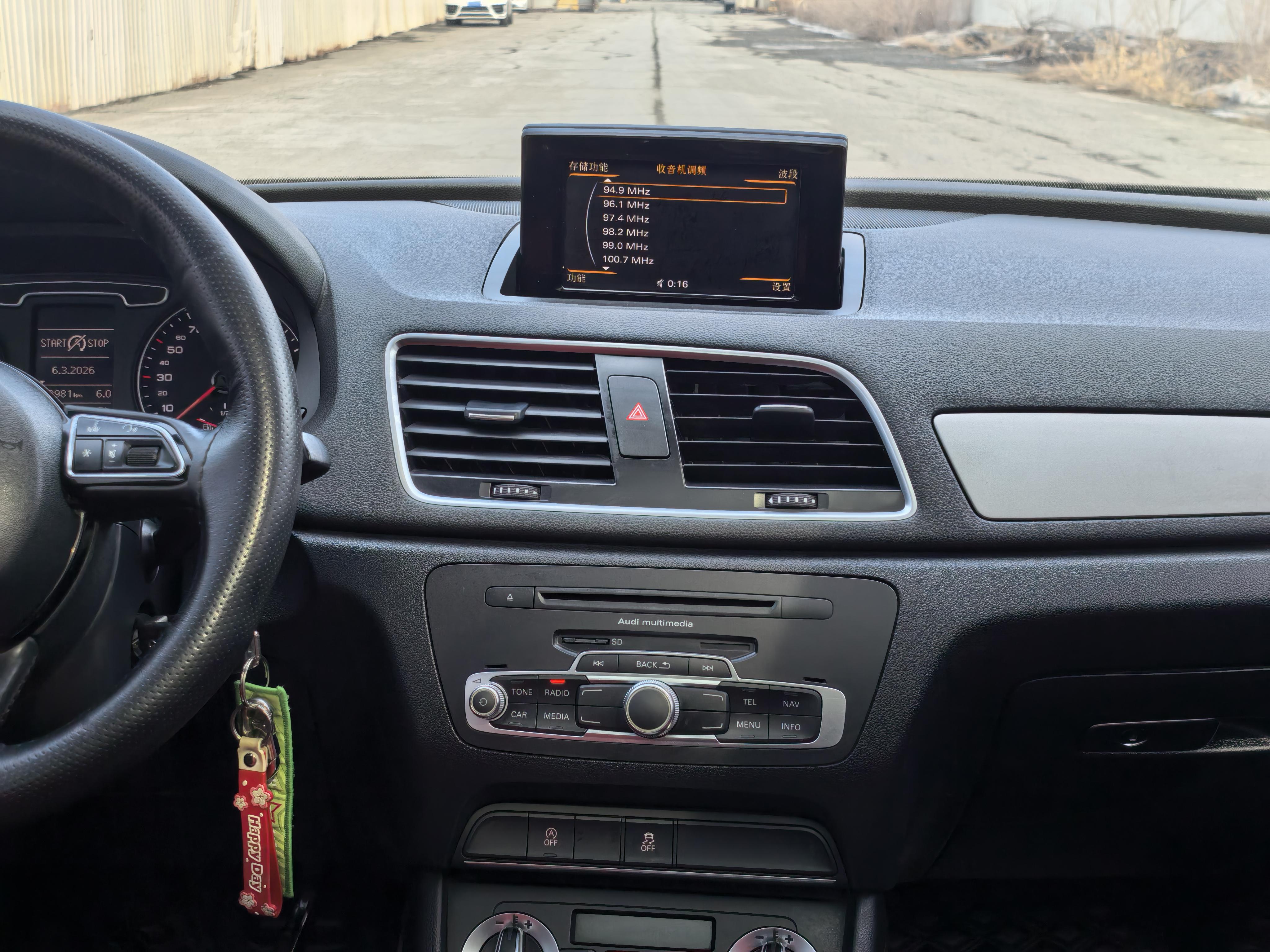 Audi Q3 2015 thumb 8