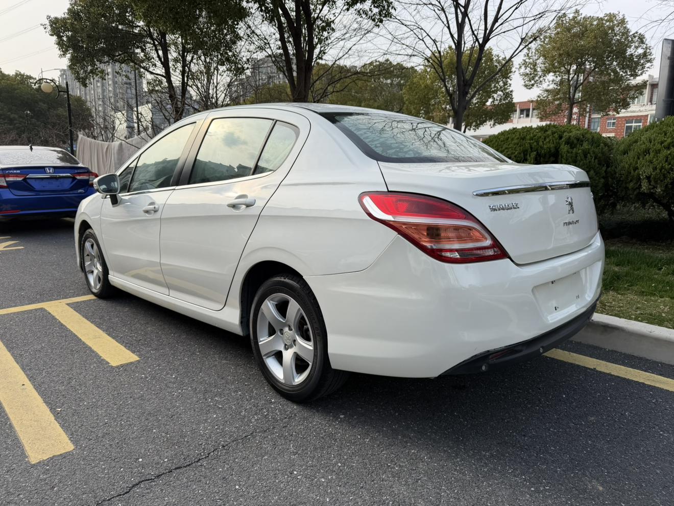 Peugeot 308 2014 thumb 3
