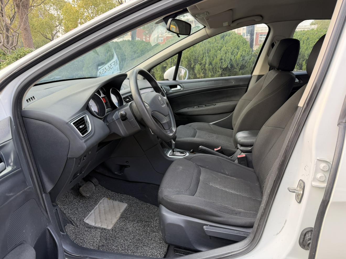 Peugeot 308 2014 thumb 12