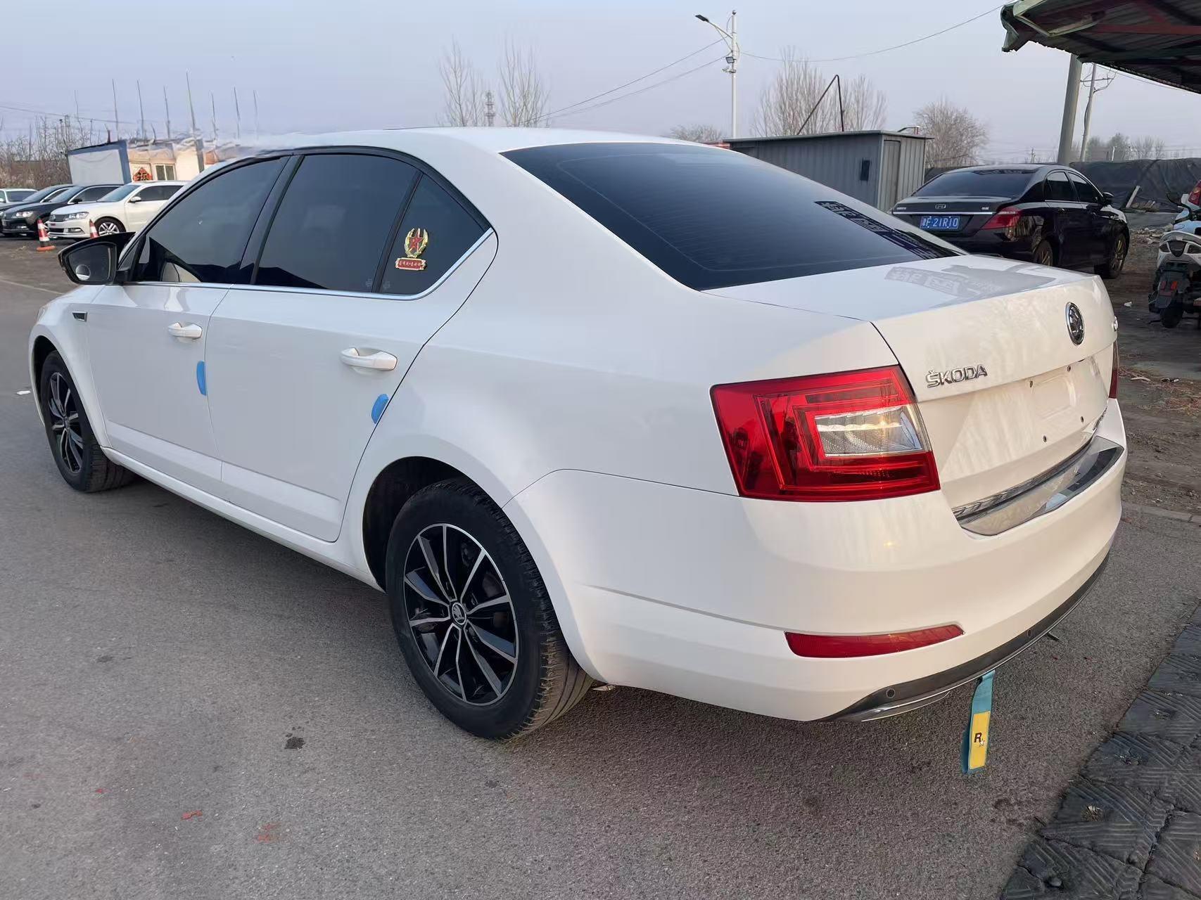 Skoda Octavia 2017 thumb 2