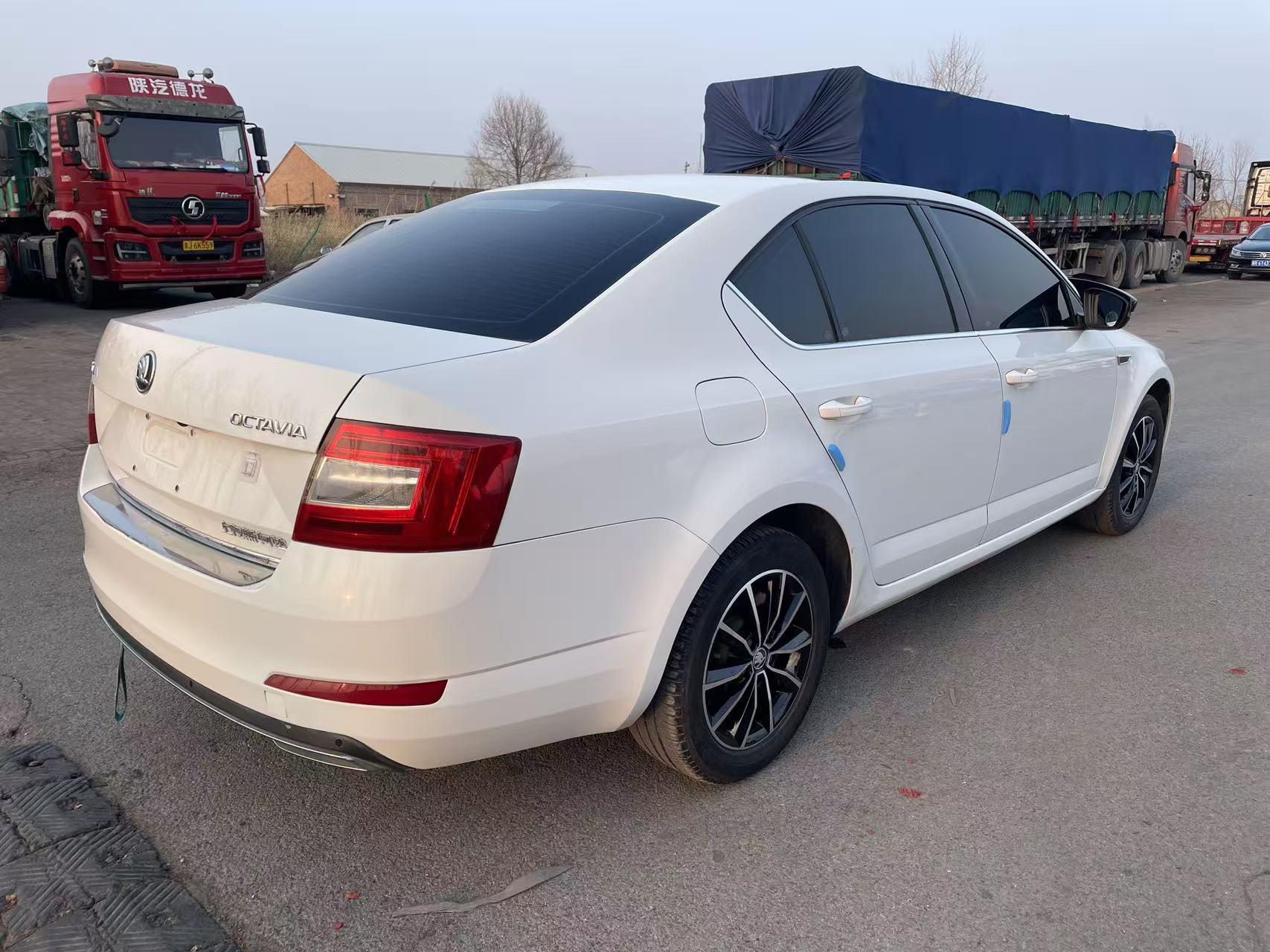 Skoda Octavia 2017 thumb 4