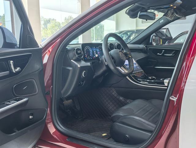 Mercedes-Benz C-Class 2023 thumb 4