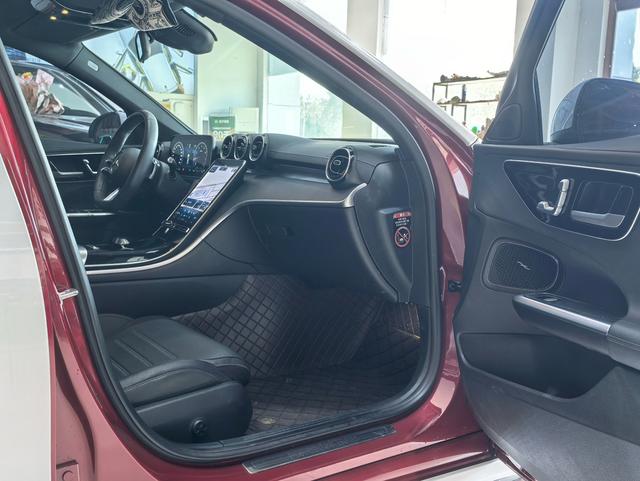 Mercedes-Benz C-Class 2023 thumb 5