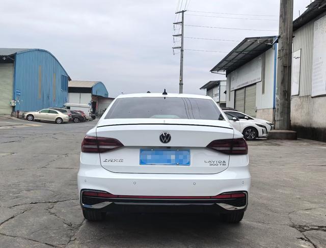 Volkswagen Lavida XR 2024 thumb 2
