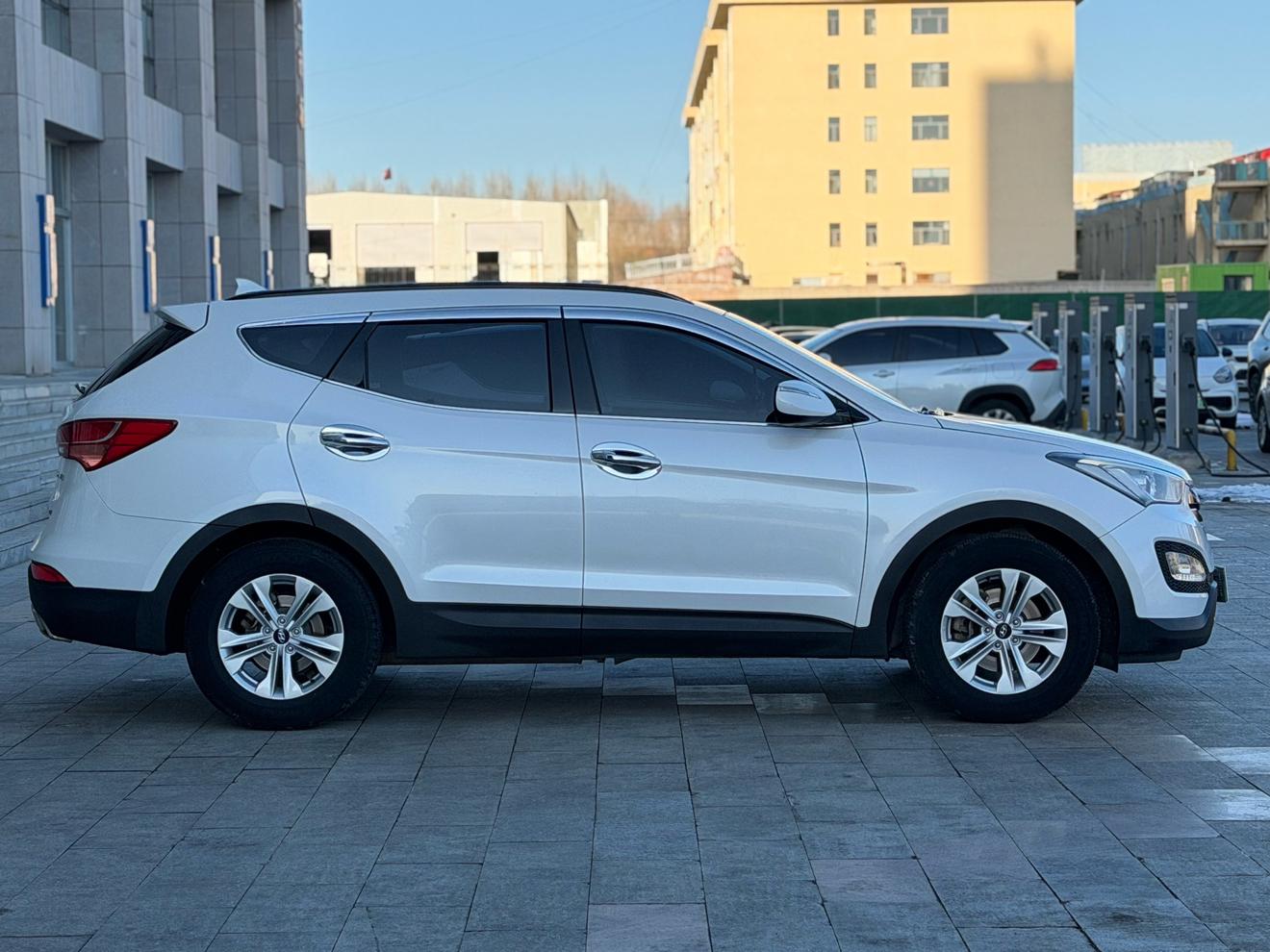 Hyundai Santa Fe 2015 thumb 4