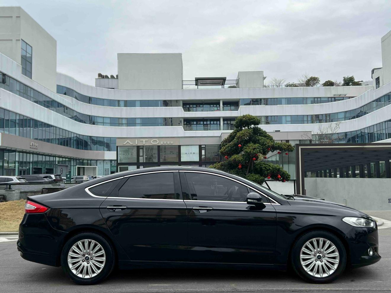 Ford Mondeo 2015 thumb 6
