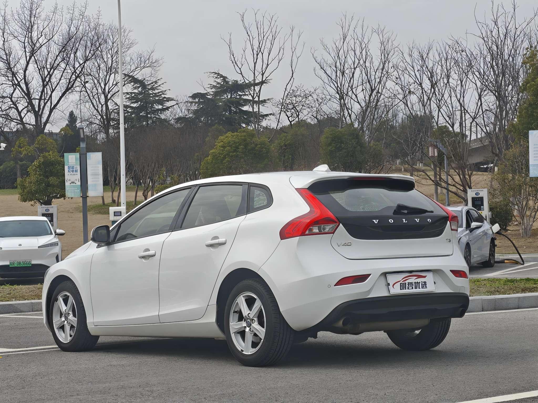 Volvo V40 2016 thumb 3