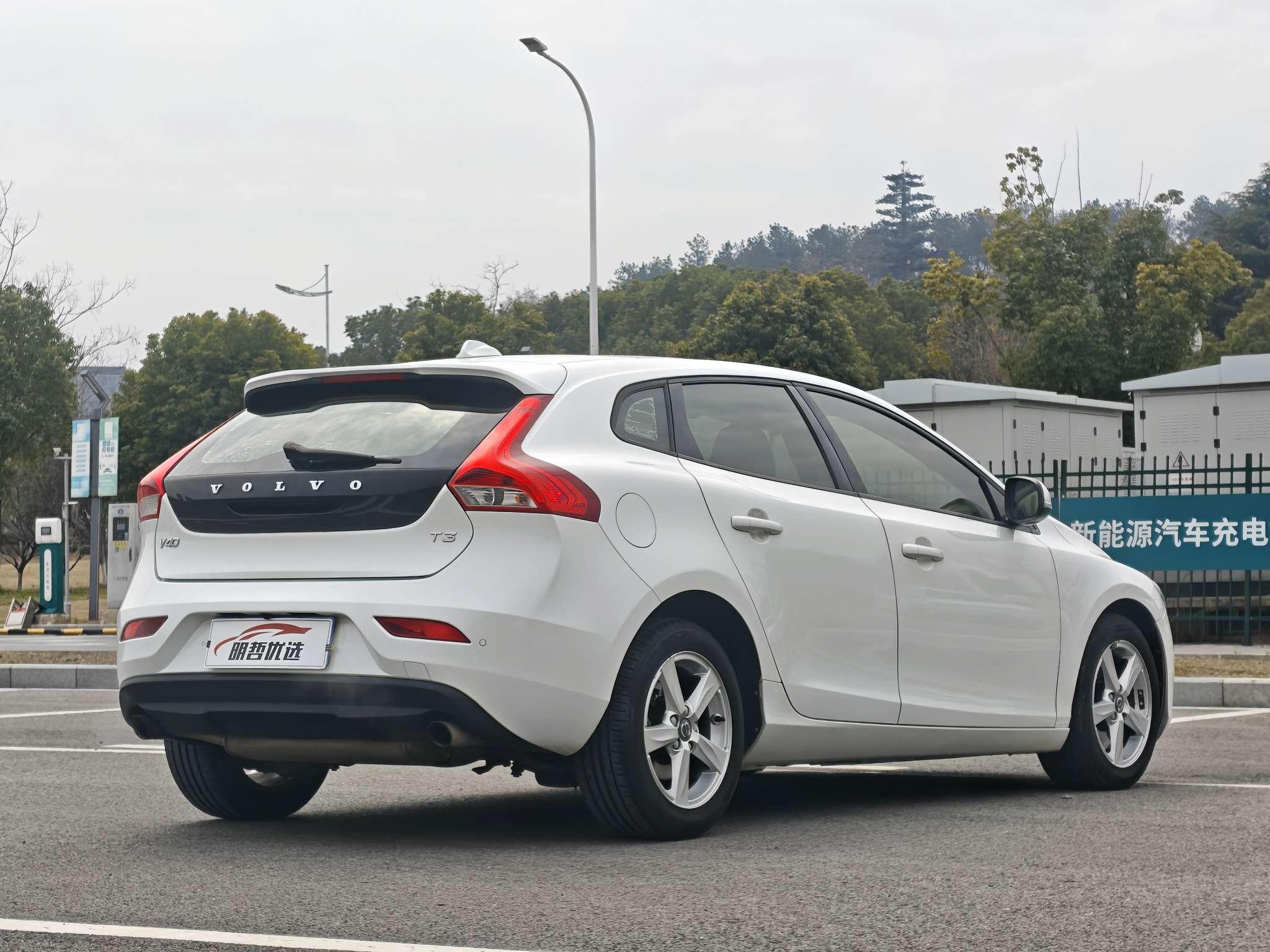 Volvo V40 2016 thumb 5