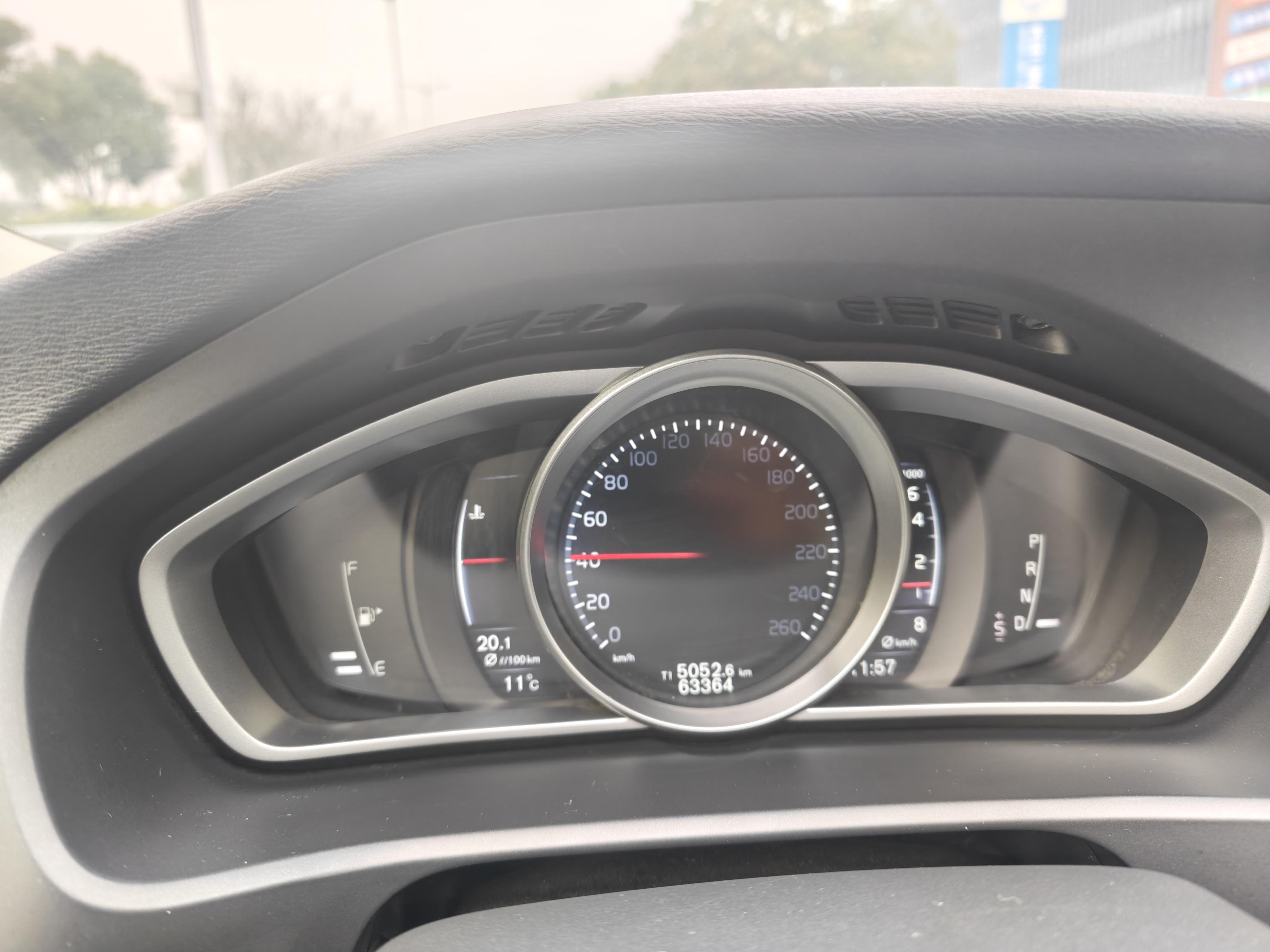 Volvo V40 2016 thumb 8