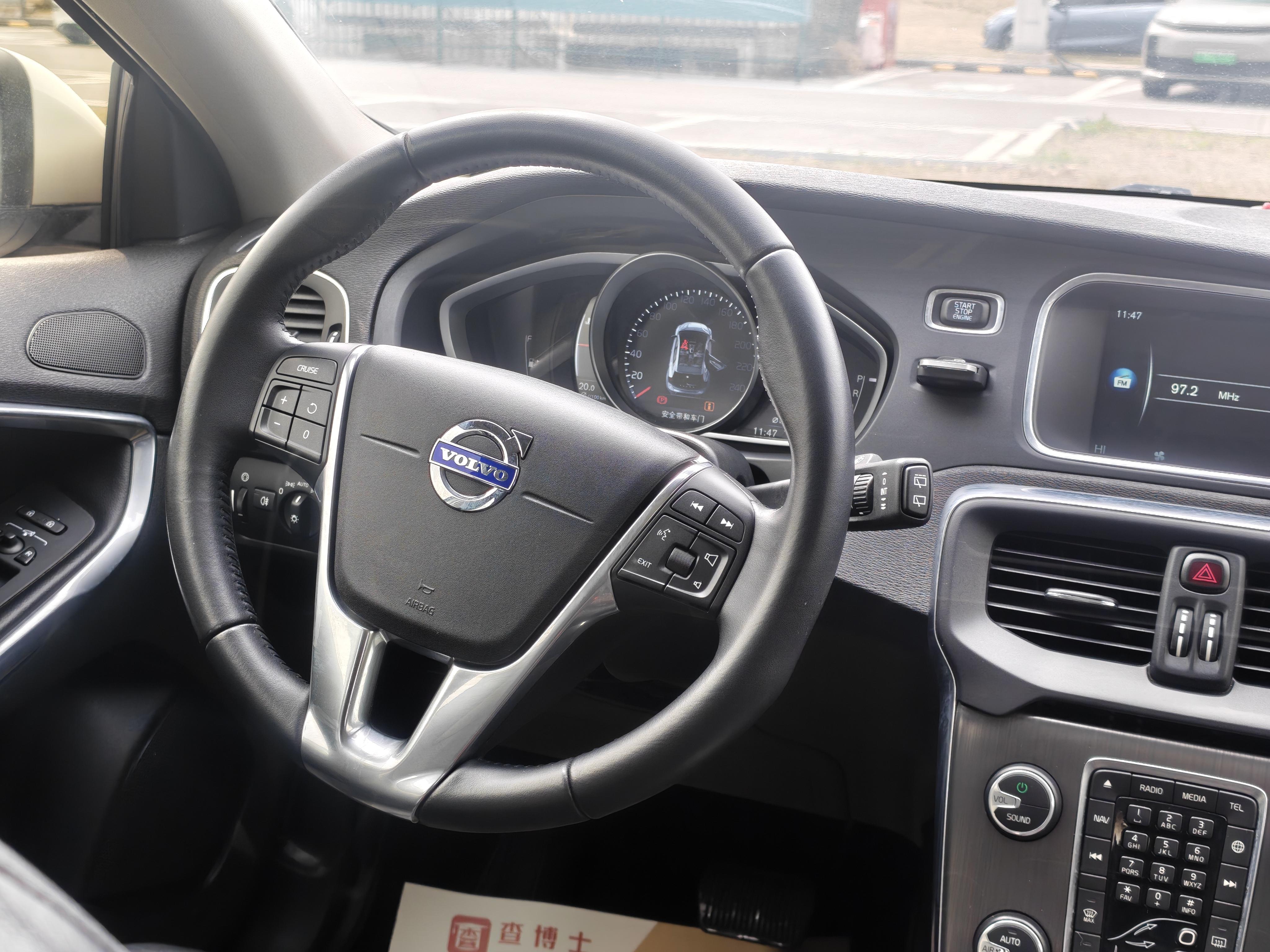 Volvo V40 2016 thumb 9