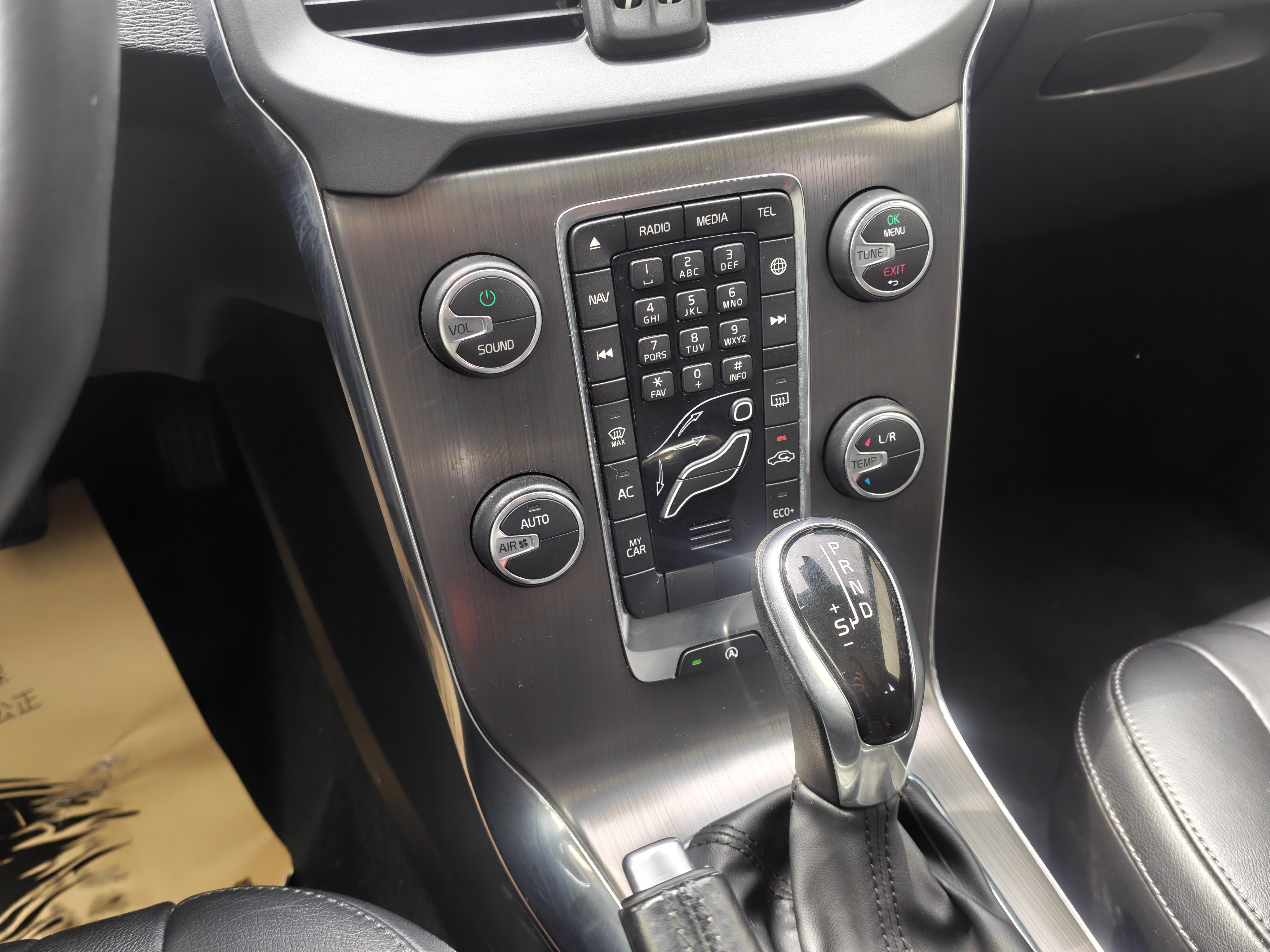 Volvo V40 2016 thumb 10
