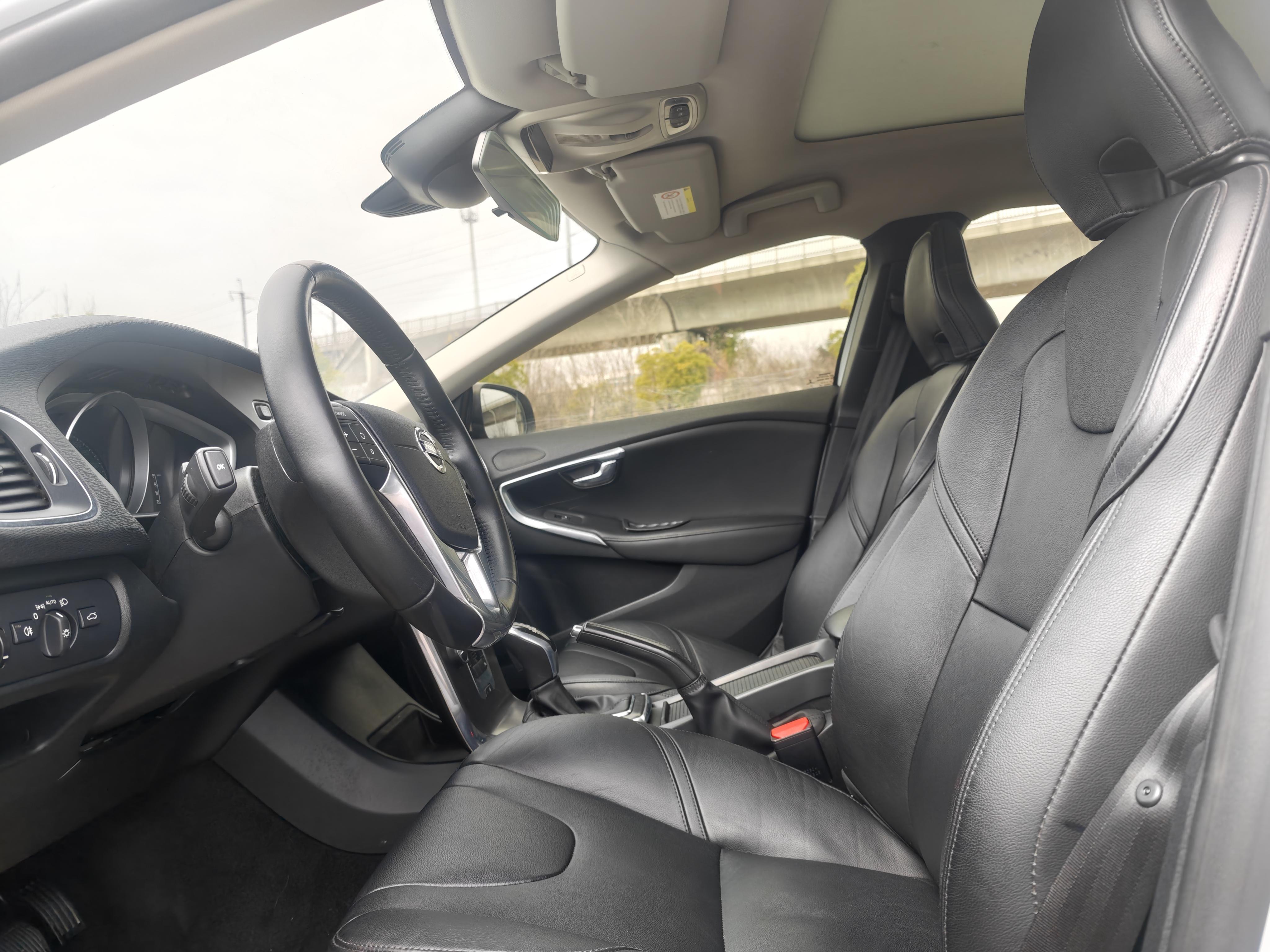 Volvo V40 2016 thumb 11