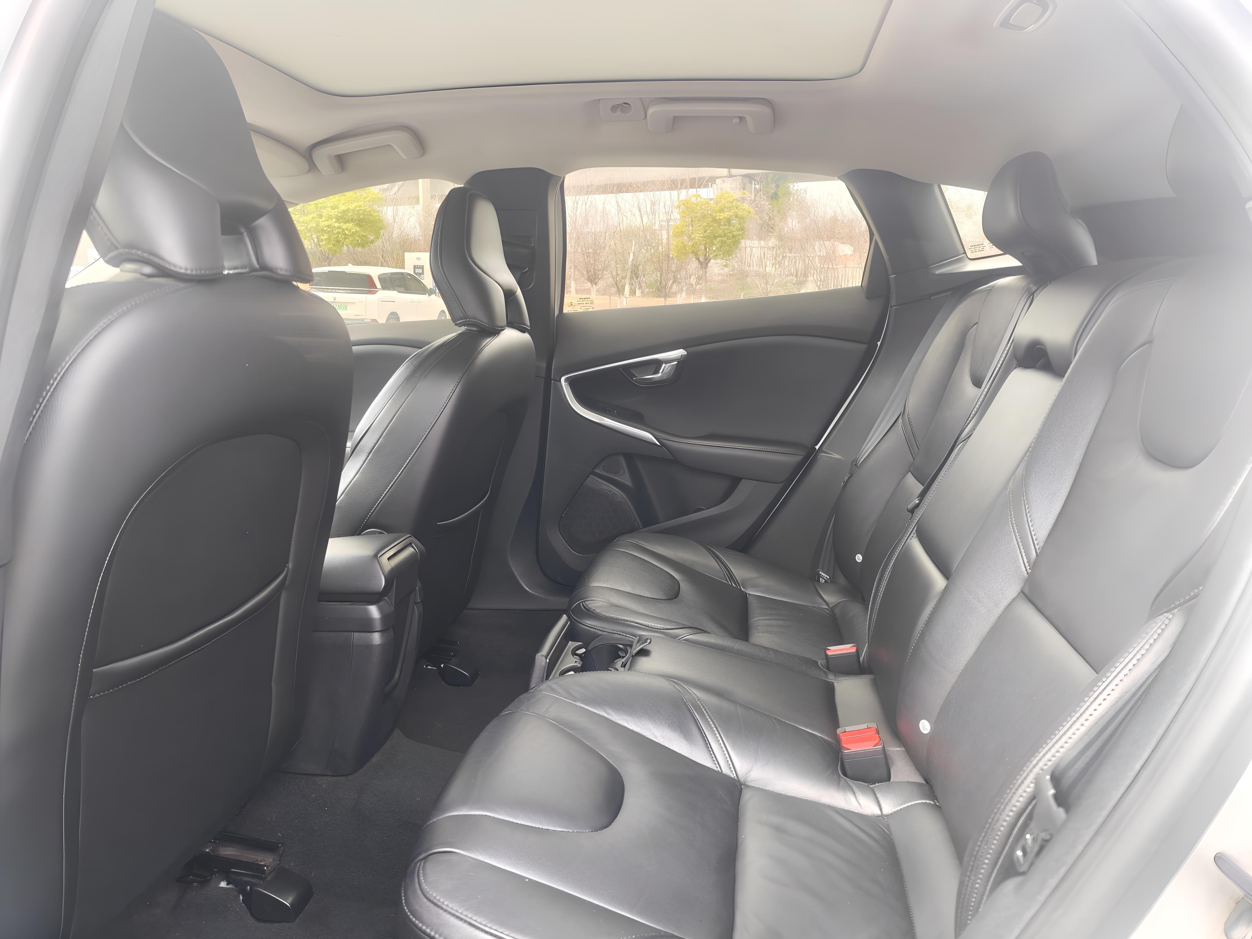 Volvo V40 2016 thumb 12