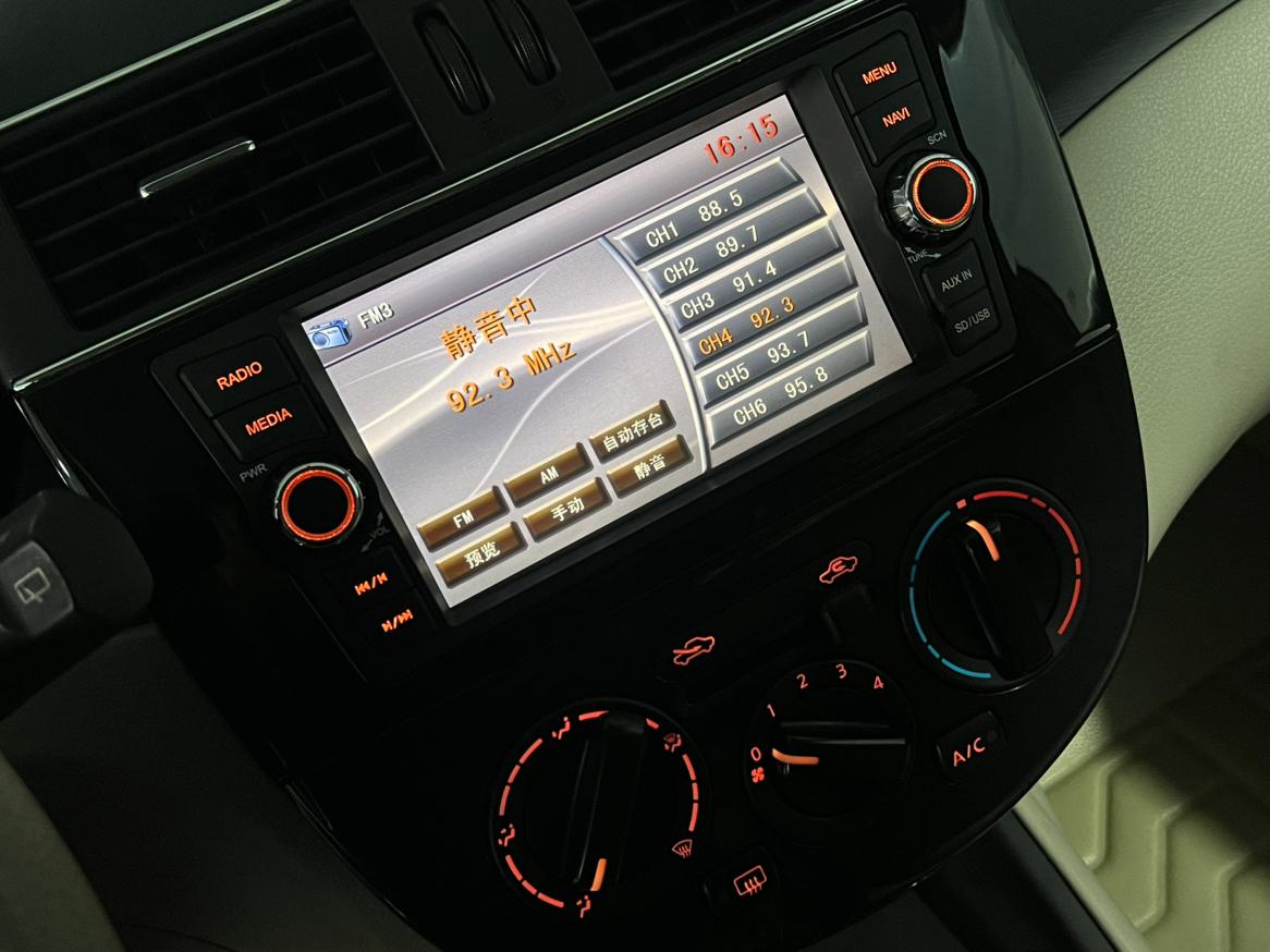 Nissan Tiida 2013 thumb 6