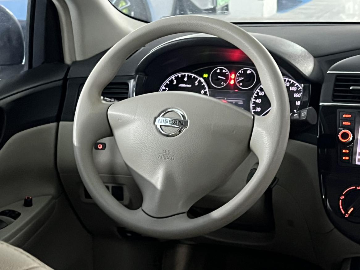 Nissan Tiida 2013 thumb 11