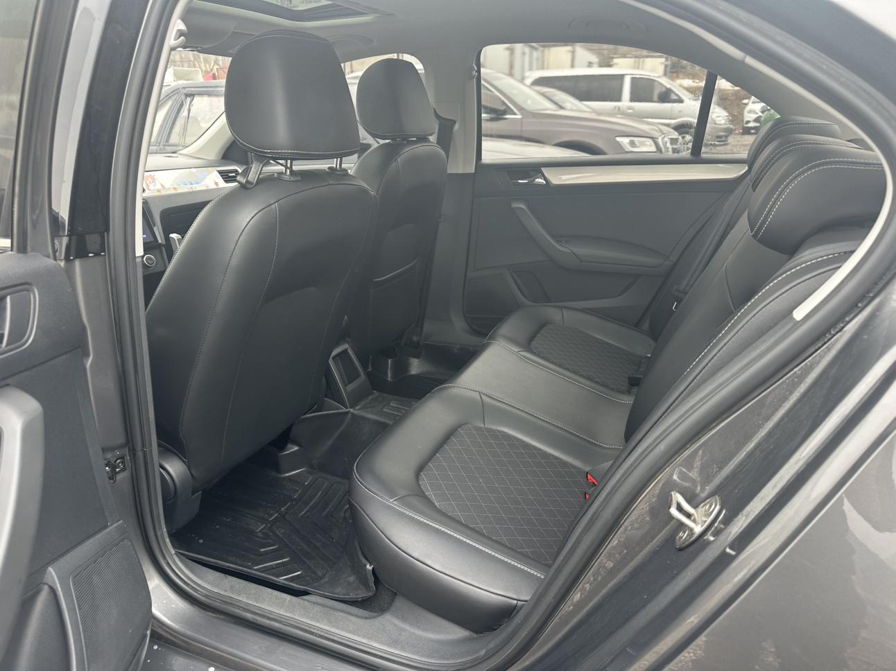 Skoda Rapid 2018 thumb 9