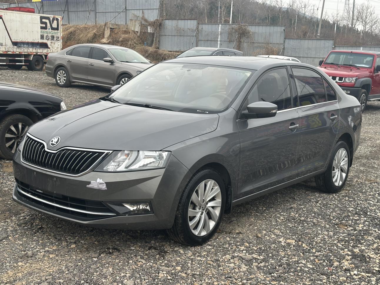 Skoda Rapid 2018 thumb 10