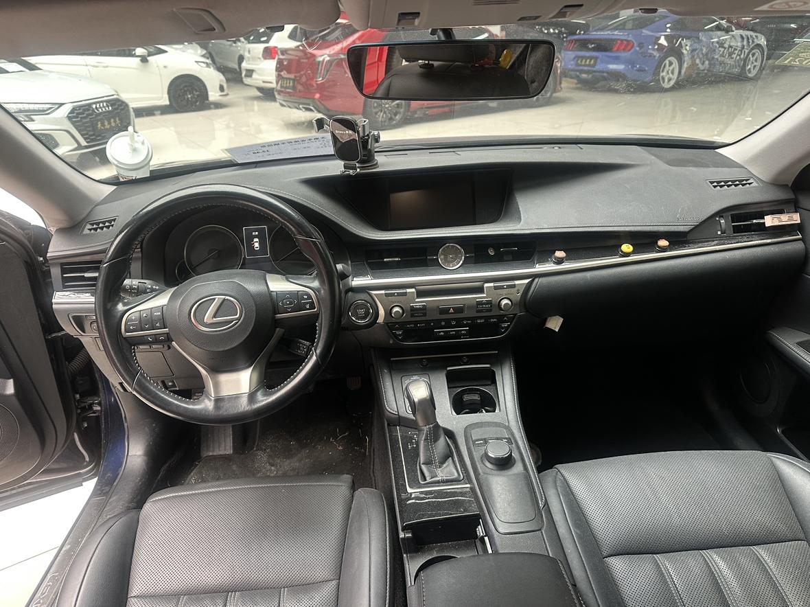 Lexus ES 2017 thumb 11