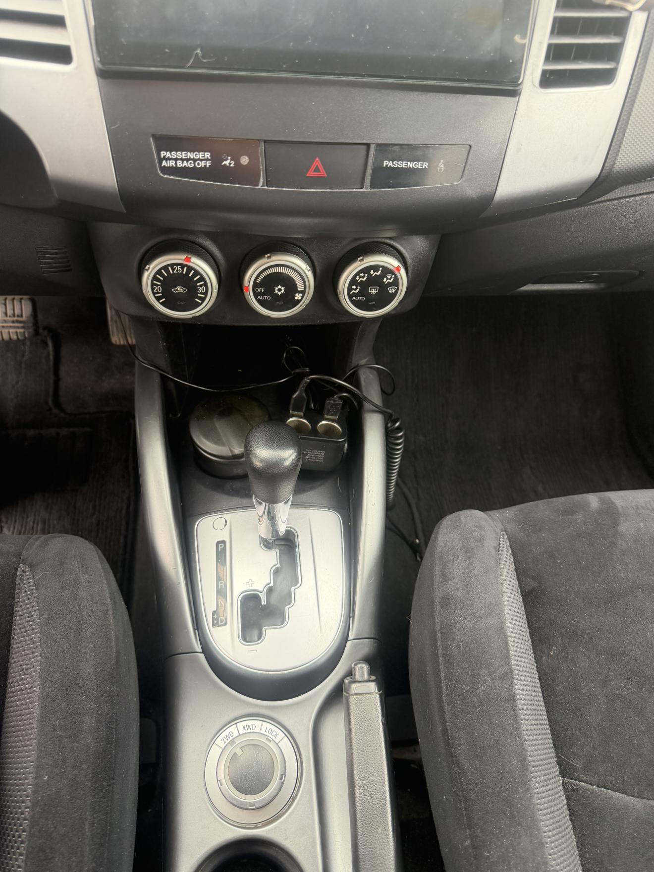 Mitsubishi Outlander 2010 thumb 5