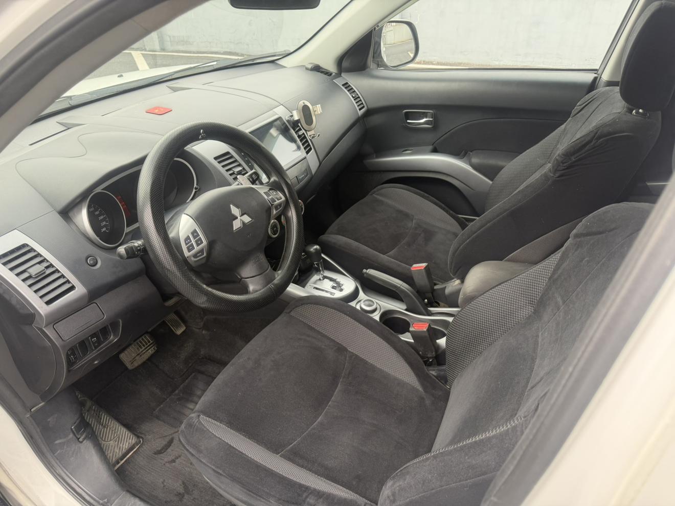 Mitsubishi Outlander 2010 thumb 7