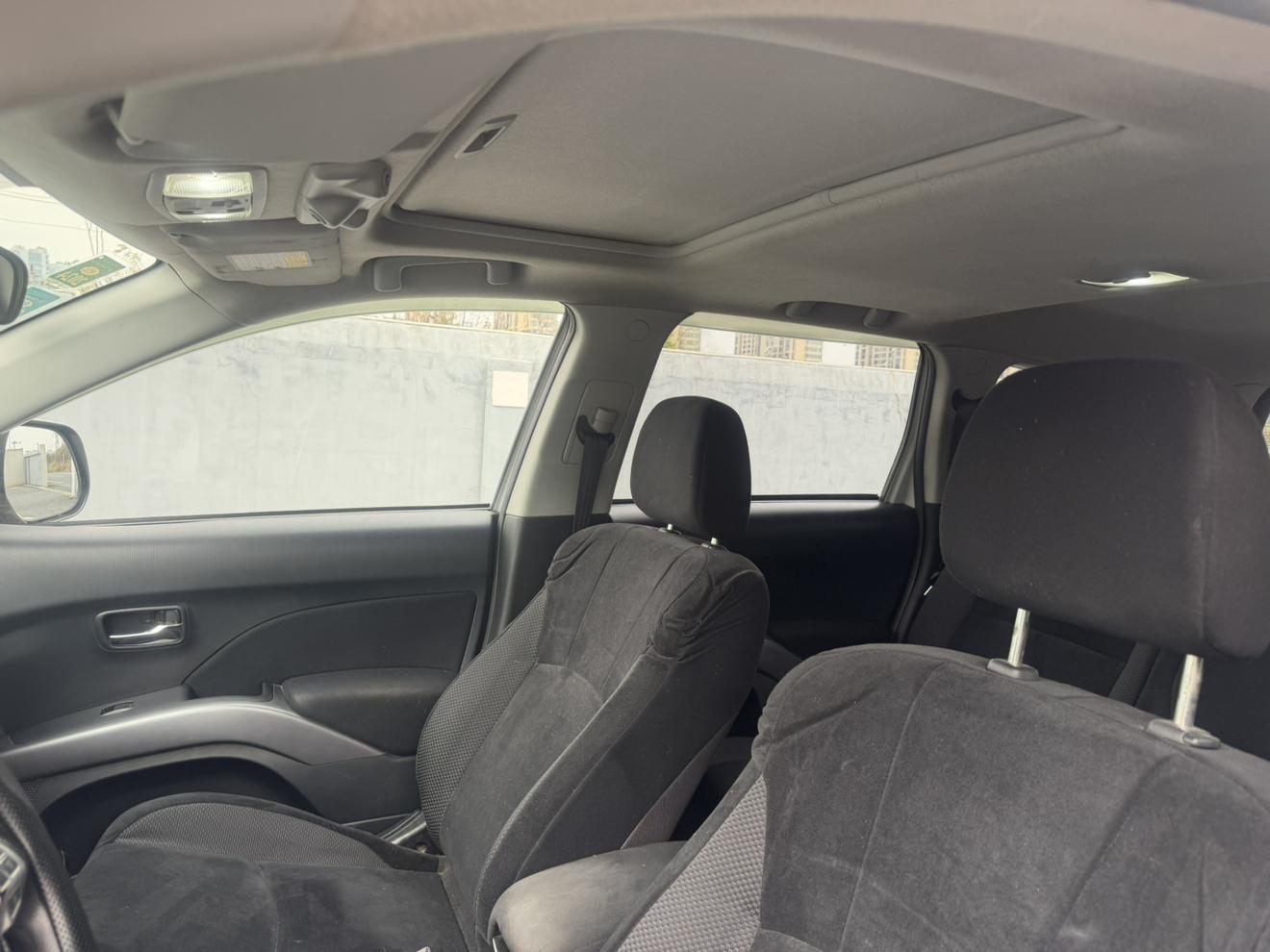 Mitsubishi Outlander 2010 thumb 9