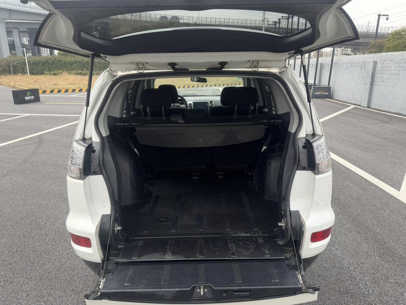 Mitsubishi Outlander 2010 thumb 10