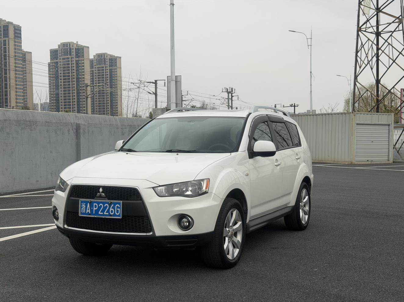 Mitsubishi Outlander 2010 thumb 12