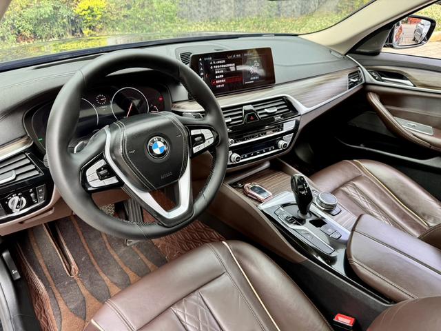 BMW 5 серии 2019 thumb 2