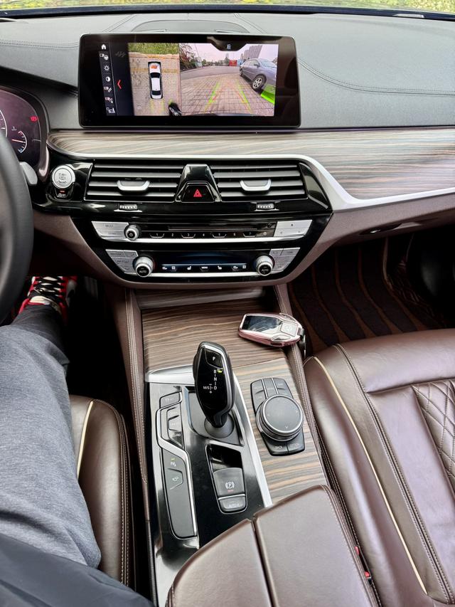 BMW 5 серии 2019 thumb 5