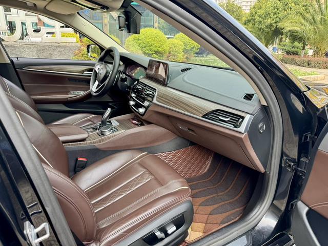 BMW 5 серии 2019 thumb 7