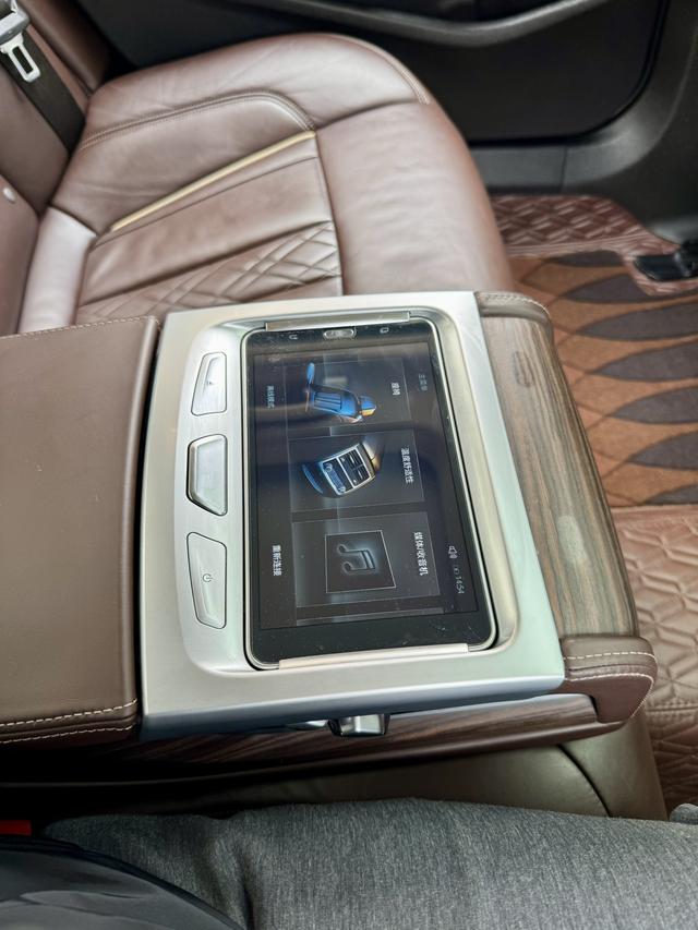 BMW 5 серии 2019 thumb 8