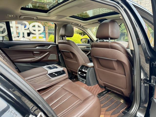 BMW 5 серии 2019 thumb 10