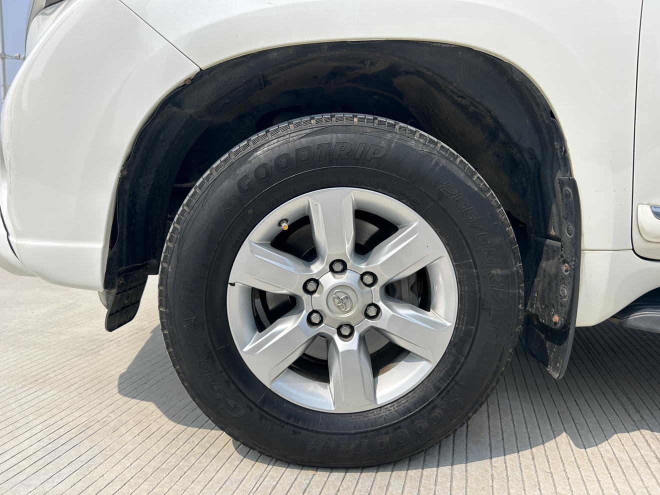 Toyota Land Cruiser Prado 2017 thumb 8